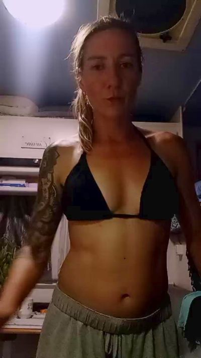 Nena_Misteriosa live cam on Cam4