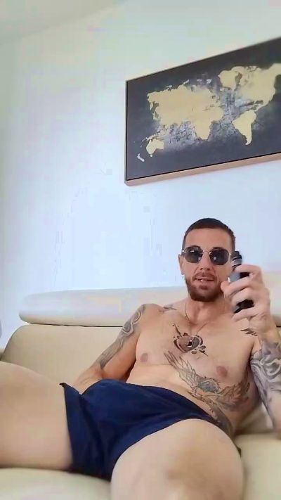 Neotrix33 live cam on Cam4