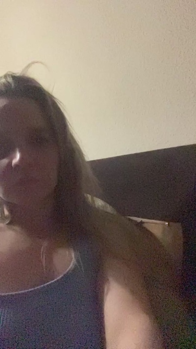 Nerea22 live cam on Cam4