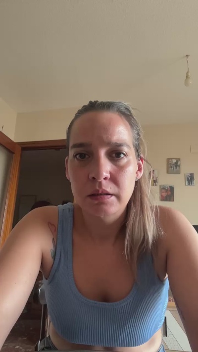 Nerea22 live cam on Cam4