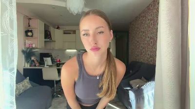 NevaMunnell live cam on Cam4