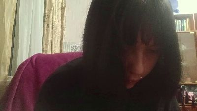 NgaRoedel live cam on Cam4