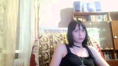 NgaRoedel live cam on Cam4