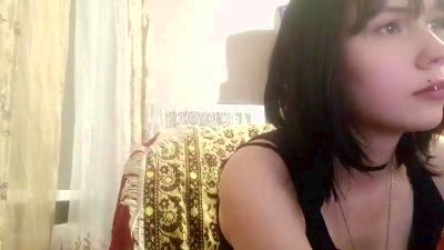 NgaRoedel live cam on Cam4