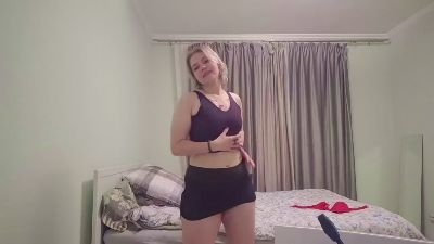 NguyetHerstad live cam on Cam4
