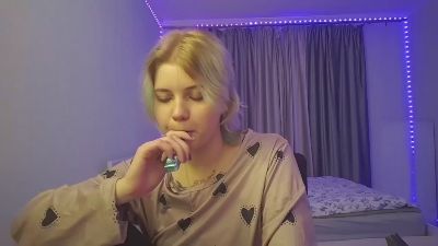 NguyetHerstad live cam on Cam4