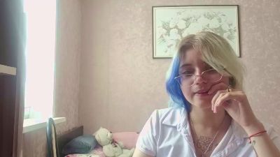 NguyetHerstad live cam on Cam4