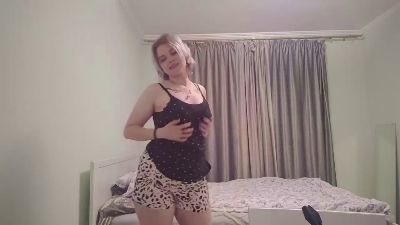 NguyetHerstad live cam on Cam4