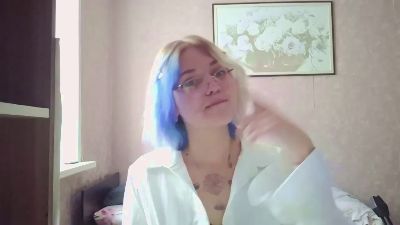 NguyetHerstad live cam on Cam4