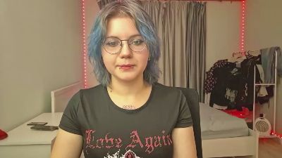 NguyetHerstad live cam on Cam4