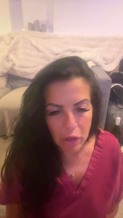 NickerlessNurse live cam on Cam4