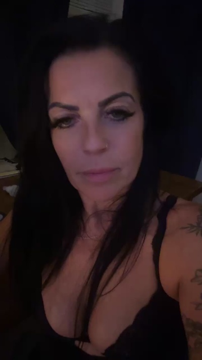 NickerlessNurse live cam on Cam4