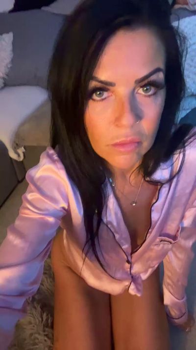 NickerlessNurse live cam on Cam4