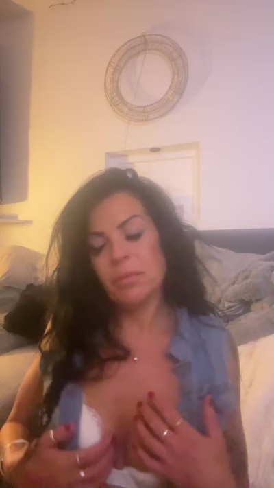 NickerlessNurse live cam on Cam4