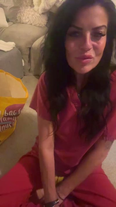 NickerlessNurse live cam on Cam4