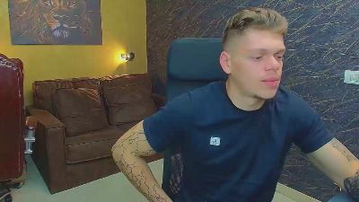 NicoTroy live cam on Cam4