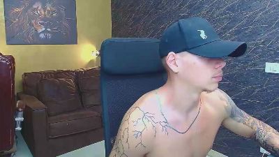 NicoTroy live cam on Cam4
