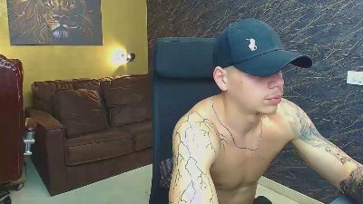 NicoTroy live cam on Cam4