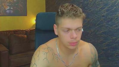 NicoTroy live cam on Cam4