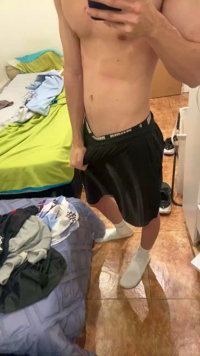 Nicolas9742 live cam on Cam4