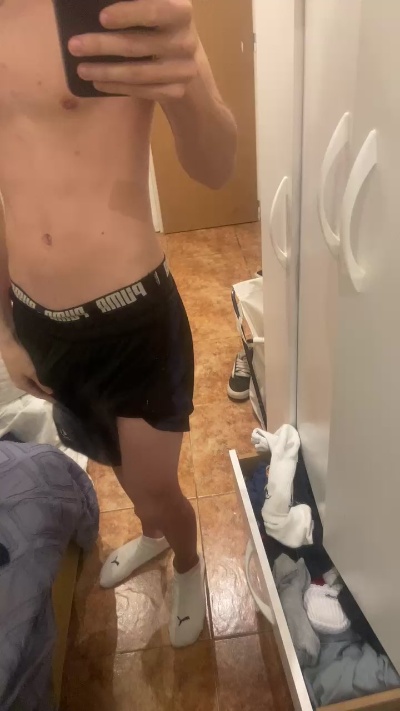 Nicolas9742 live cam on Cam4