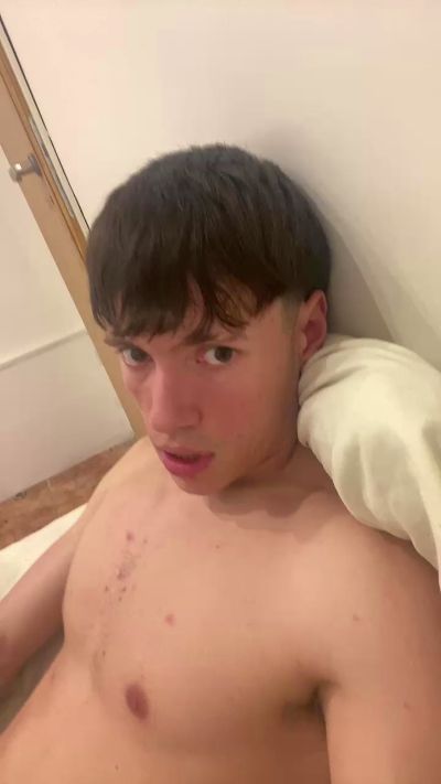 Nicolas9742 live cam on Cam4