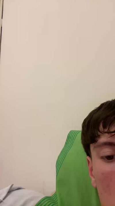 Nicolas9742 live cam on Cam4