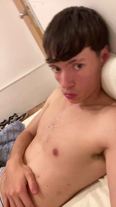 Nicolas9742 live cam on Cam4
