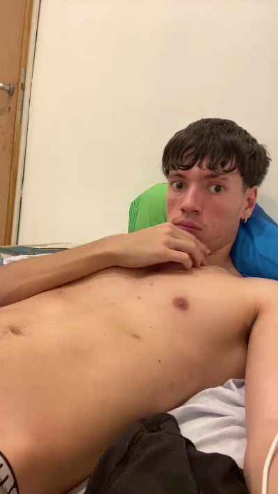 Nicolas9742 live cam on Cam4