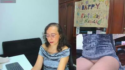 NicolettaRyan live cam on Cam4