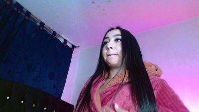 Nicolle_2 live cam on Cam4