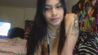 Nikkikittyx3 live cam on Cam4