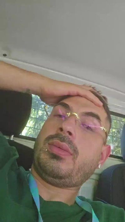 Nikolasffm live cam on Cam4