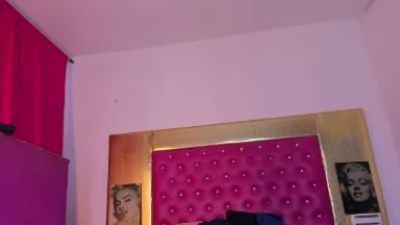 Nikollhot2026 live cam on Cam4