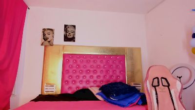 Nikollhot2026 live cam on Cam4