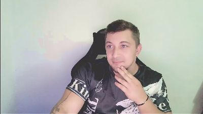 NiksLaRedhott live cam on Cam4