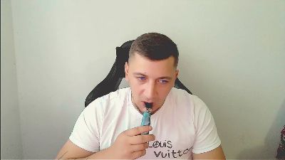 NiksLaRedhott live cam on Cam4