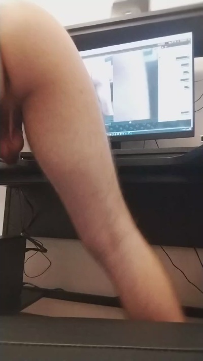 Nikynimyfeet live cam on Cam4