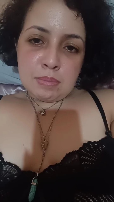 Nina2409 live female webcam from Brazil