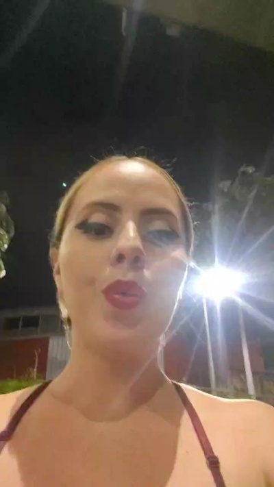 Nina_Blakex live cam on Cam4