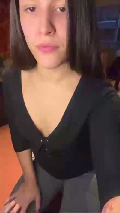 Ninfi live cam on Cam4