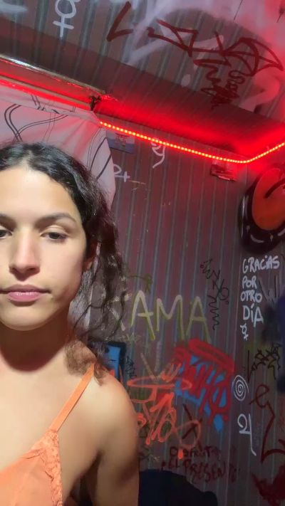Ninfi live cam on Cam4
