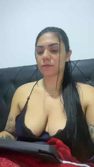 Nini956 live cam on Cam4
