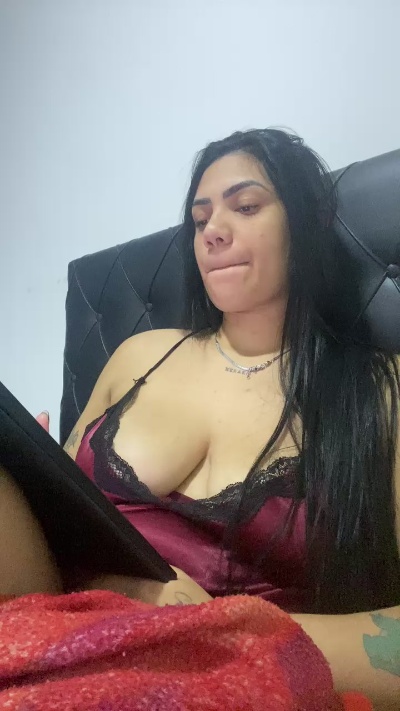 Nini956 live cam on Cam4