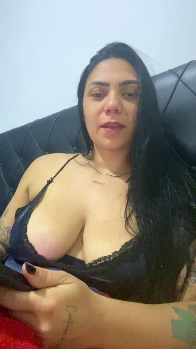 Nini956 live cam on Cam4