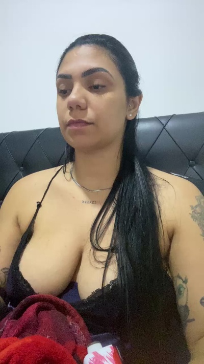 Nini956 live cam on Cam4