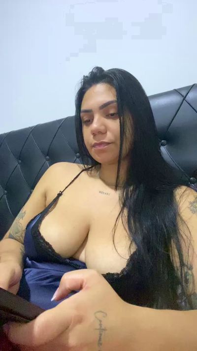 Nini956 live cam on Cam4