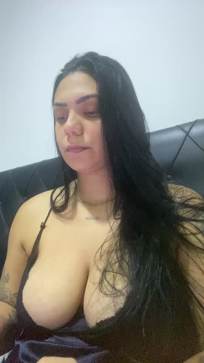 Nini956 live cam on Cam4