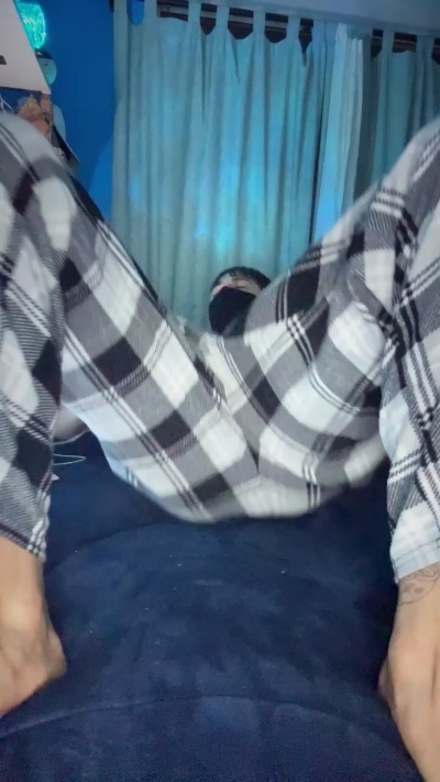 Ninja_descalzo live cam on Cam4