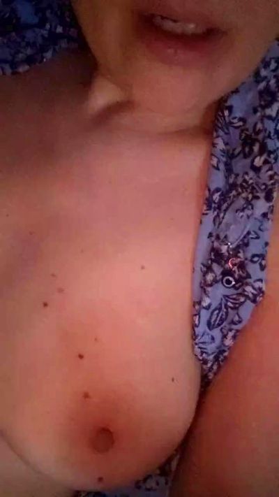 Nivea_82 live cam on Cam4